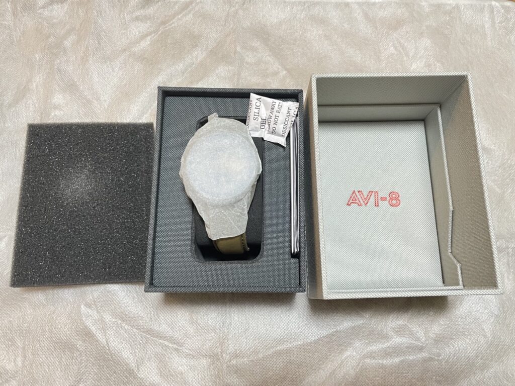 AVI-8 Hawker Hurricane Classic Chronograph 付属品